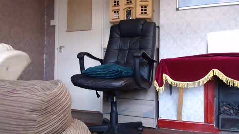 Snapshot of mrstraightdik chatting on November 4, 2025, 12:37 pm Mr. Dan online show from November 4, 2025, 12:37 pm