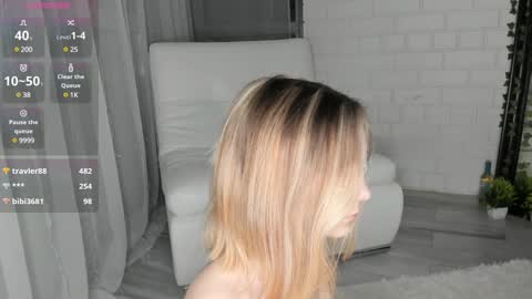 Snapshot of ms_elizabethqueen chatting on December 4, 2024, 9:35 pm Elizabeth online show from December 4, 2024, 9:35 pm