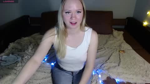 Snapshot of ms_karina_rus chatting on January 17, 2025, 12:53 am online show from January 17, 2025, 12:53 am