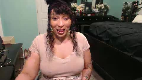 Queen Baddie online show from December 20, 2024, 7:01 am