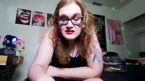 Snapshot of mscuntyluxxe chatting on September 23, 2025, 3:42 am Cunty Luxxe online show from September 23, 2025, 3:42 am