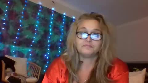 MissRobinson online show from November 22, 2025, 12:37 pm