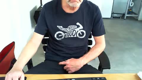 Snapshot of mucfag chatting on May 5, 2026, 8:00 am mucfag online show from May 5, 2026, 8:00 am