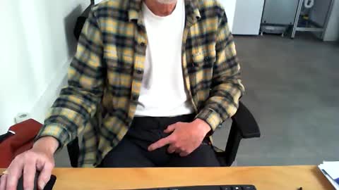 Snapshot of mucfag chatting on May 8, 2026, 10:42 am mucfag online show from May 8, 2026, 10:42 am