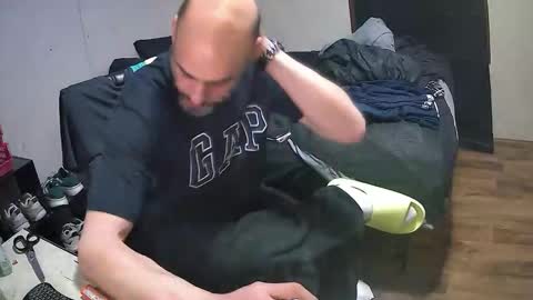 Muffdiver online show from March 1, 2026, 12:40 pm