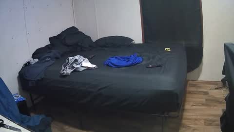 Muffdiver online show from April 19, 2026, 5:23 pm