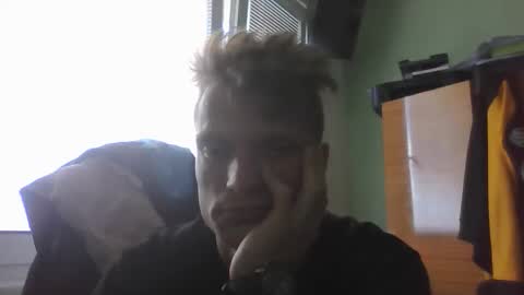 Snapshot of mugis420 chatting on June 7, 2026, 5:06 pm mugis420 online show from June 7, 2026, 5:06 pm