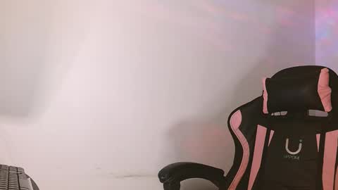 yuli online show from November 25, 2025, 10:59 am