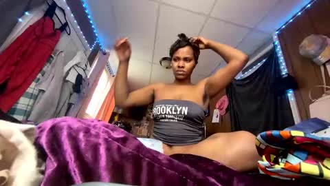 mumnxdor online show from March 6, 2026, 5:09 pm