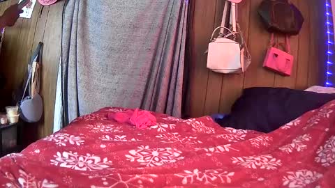 mumnxdor online show from April 3, 2026, 3:43 pm