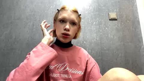 Snapshot of mun_poli chatting on November 18, 2025, 9:52 pm Polik online show from November 18, 2025, 9:52 pm