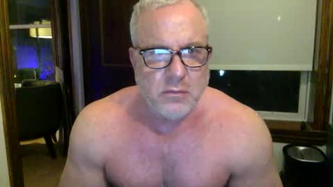 Snapshot of muscl_dad chatting on April 14, 2026, 3:23 am Muscl Dad online show from April 14, 2026, 3:23 am