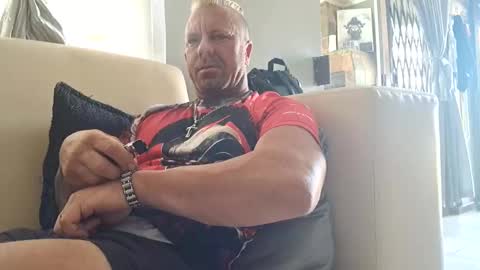 muscledaddy69s online show from December 2, 2025, 11:04 am