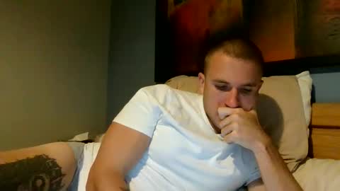 muscleshow00 online show from December 18, 2025, 7:20 pm