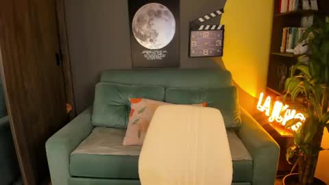 VALENTINA Luna  online show from August 4, 2026, 1:53 am