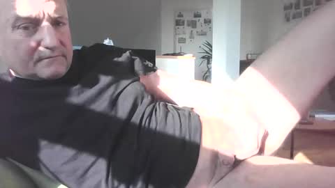 Snapshot of muskauer chatting on March 10, 2025, 7:32 am nobuddy online show from March 10, 2025, 7:32 am