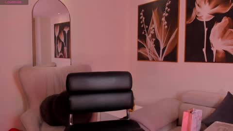 Snapshot of myaravachi chatting on January 29, 2025, 11:35 pm Mya Ravachi online show from January 29, 2025, 11:35 pm
