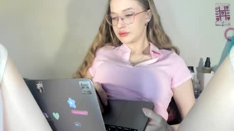 chloe online show from May 6, 2026, 8:14 pm