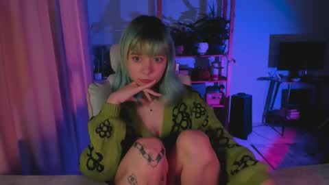 MylaFlores online show from April 14, 2026, 2:39 am