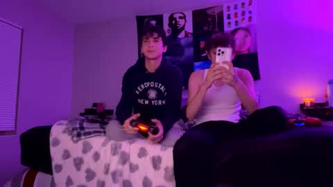 Snapshot of mylesandmaxxx06 chatting on February 12, 2025, 4:54 am MylesMaxx online show from February 12, 2025, 4:54 am