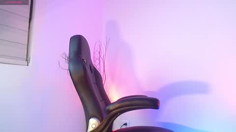 Snapshot of mylowallacee chatting on January 18, 2025, 2:47 am Mylo Wallace  online show from January 18, 2025, 2:47 am