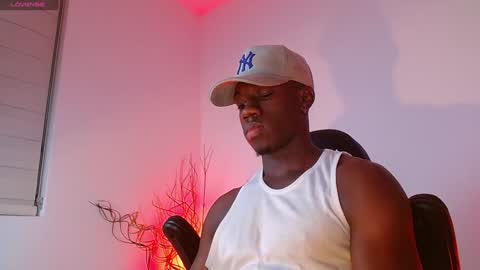 Snapshot of mylowallacee chatting on February 8, 2025, 1:22 am Mylo Wallace  online show from February 8, 2025, 1:22 am