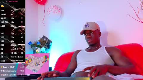 Snapshot of mylowallacee chatting on March 6, 2025, 3:13 am Mylo Wallace  online show from March 6, 2025, 3:13 am