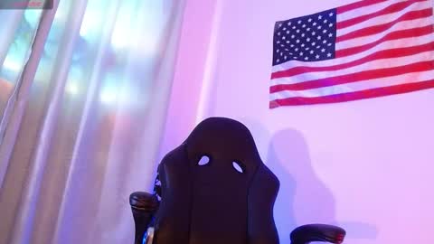 Mylo Wallace  online show from October 29, 2025, 7:15 pm