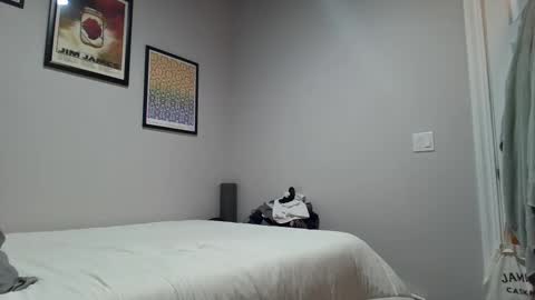 Felt like showing off online show from October 31, 2025, 10:11 pm