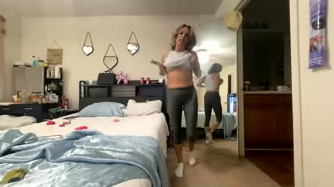 Snapshot of myspecsquirt4u1on1 chatting on July 8, 2026, 3:44 am Soiwanttoummm online show from July 8, 2026, 3:44 am