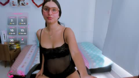 Mystery couple online show from April 1, 2026, 7:22 pm