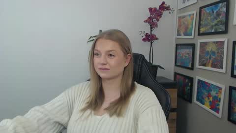 Snapshot of mysteryericax chatting on April 27, 2026, 10:24 am Erica online show from April 27, 2026, 10:24 am