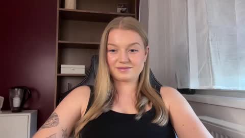 Snapshot of mysteryericax chatting on May 25, 2026, 11:27 am Erica online show from May 25, 2026, 11:27 am