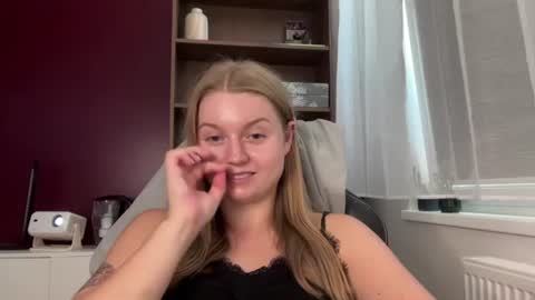 Snapshot of mysteryericax chatting on June 29, 2026, 10:15 am Erica online show from June 29, 2026, 10:15 am