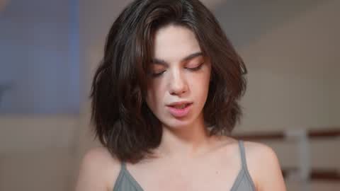 Snapshot of mystica_ chatting on December 10, 2024, 7:05 am MILLI online show from December 10, 2024, 7:05 am