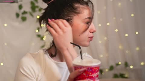 Snapshot of mystica_ chatting on December 28, 2024, 7:44 am MILLI online show from December 28, 2024, 7:44 am