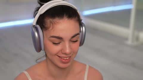 Snapshot of mystica_ chatting on February 17, 2025, 9:56 am MILLI online show from February 17, 2025, 9:56 am