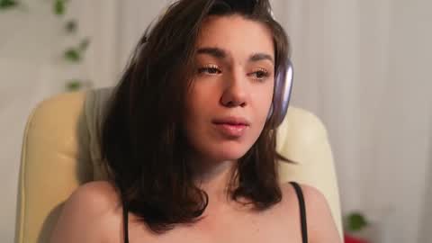 Snapshot of mystica_ chatting on February 20, 2025, 7:12 am MILLI online show from February 20, 2025, 7:12 am