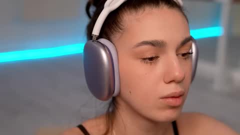 Snapshot of mystica_ chatting on March 3, 2025, 10:06 am MILLI online show from March 3, 2025, 10:06 am