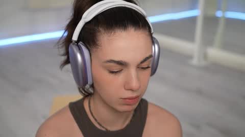 Snapshot of mystica_ chatting on March 7, 2025, 10:13 am MILLI online show from March 7, 2025, 10:13 am