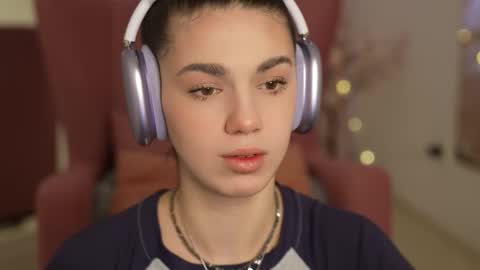 Snapshot of mystica_ chatting on March 10, 2025, 6:59 am MILLI online show from March 10, 2025, 6:59 am