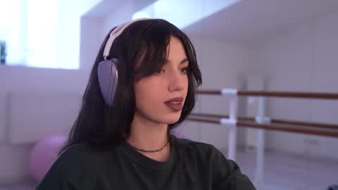 Snapshot of mystica_ chatting on September 23, 2025, 8:28 am MILLI online show from September 23, 2025, 8:28 am