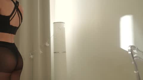 Snapshot of mystica_ chatting on September 25, 2025, 8:18 am MILLI online show from September 25, 2025, 8:18 am