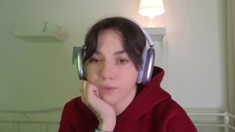 Snapshot of mystica_ chatting on October 2, 2025, 7:59 am MILLI online show from October 2, 2025, 7:59 am