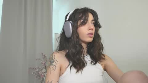 Snapshot of mystica_ chatting on October 17, 2025, 8:50 am MILLI online show from October 17, 2025, 8:50 am