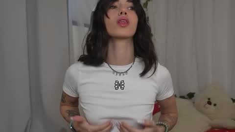 Snapshot of mystica_ chatting on October 18, 2025, 11:33 am MILLI online show from October 18, 2025, 11:33 am