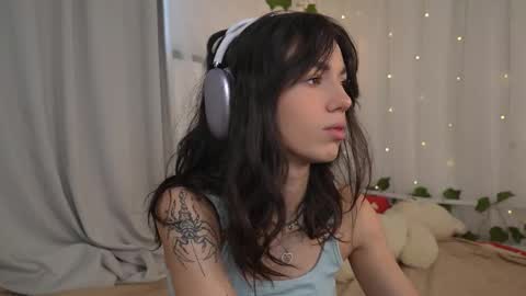 Snapshot of mystica_ chatting on October 20, 2025, 8:04 am MILLI online show from October 20, 2025, 8:04 am