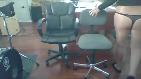 n2hosiery online show from June 19, 2026, 8:01 pm