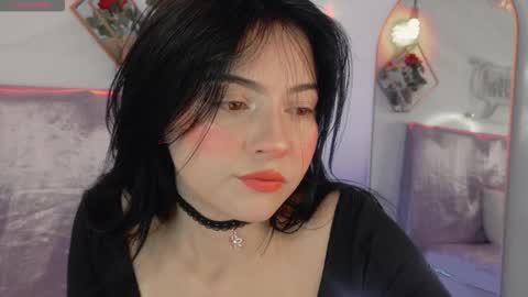 naamah_b online show from November 25, 2025, 2:06 pm