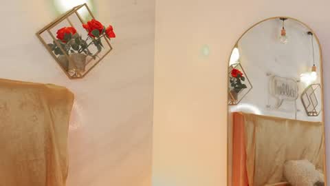 naamah_b online show from April 15, 2026, 2:24 pm